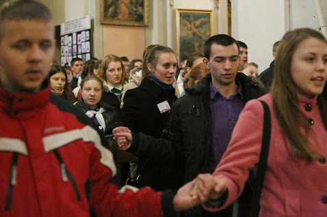 молодь на службі